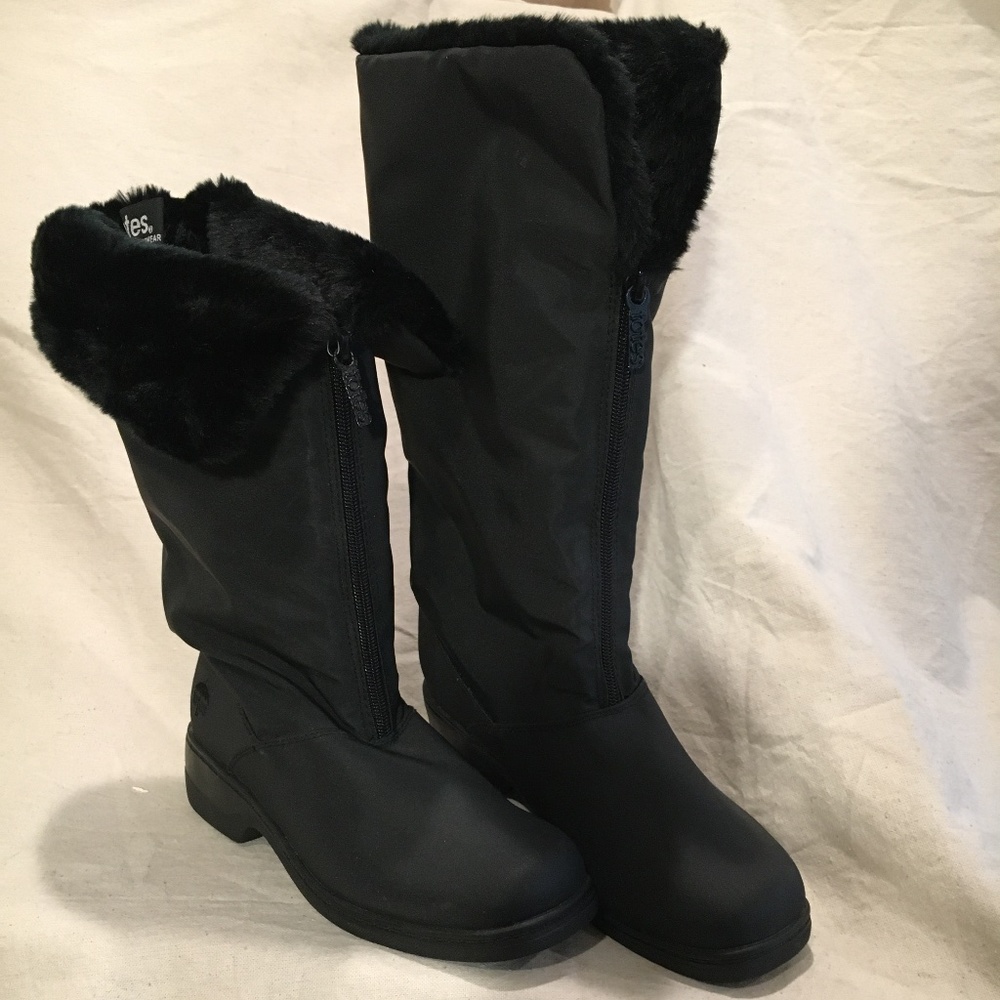 NWOT Water resistant black boots, size 7